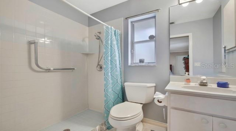 2Nd Master Bath With Walkin Shower