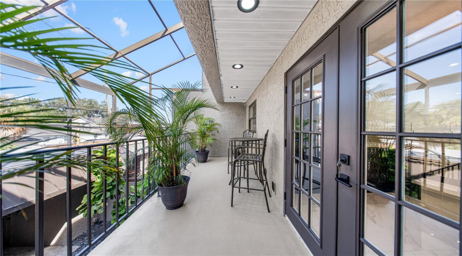 Tampa, Florida 33606, 2 Bedroom Bedrooms, ,2 Bathroombathrooms,Residential,For Sale,Davis,0,Mfrtb8538962