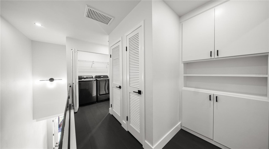 Tampa, Florida 33606, 2 Bedroom Bedrooms, ,2 Bathroombathrooms,Residential,For Sale,Davis,0,Mfrtb8538962