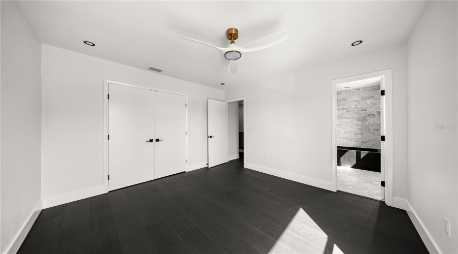 Tampa, Florida 33606, 2 Bedroom Bedrooms, ,2 Bathroombathrooms,Residential,For Sale,Davis,0,Mfrtb8538962