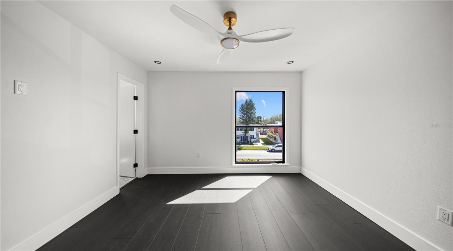 Tampa, Florida 33606, 2 Bedroom Bedrooms, ,2 Bathroombathrooms,Residential,For Sale,Davis,0,Mfrtb8538962
