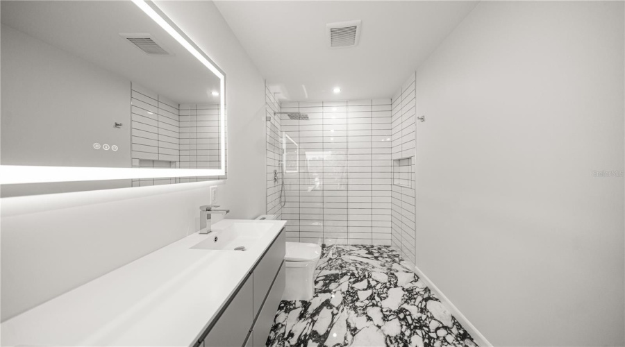 Tampa, Florida 33606, 2 Bedroom Bedrooms, ,2 Bathroombathrooms,Residential,For Sale,Davis,0,Mfrtb8538962