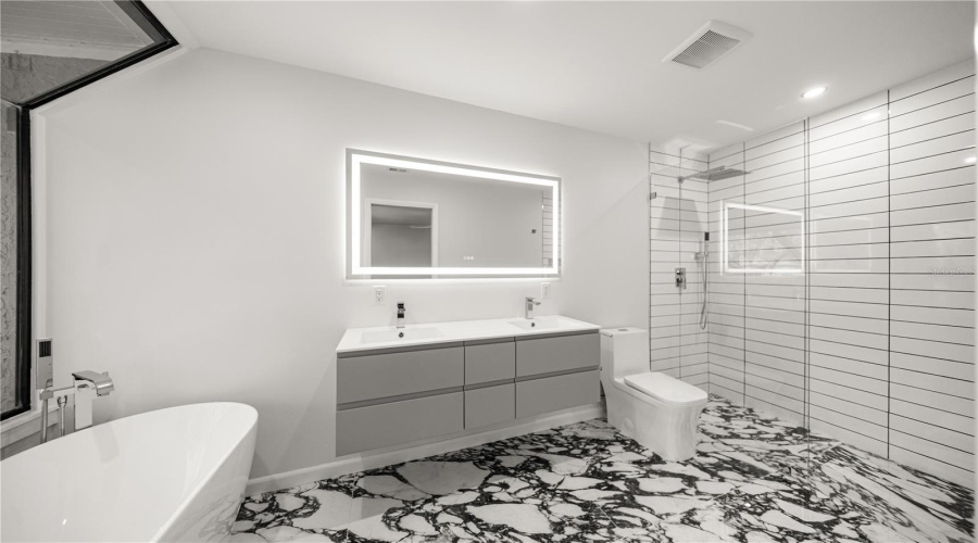 Tampa, Florida 33606, 2 Bedroom Bedrooms, ,2 Bathroombathrooms,Residential,For Sale,Davis,0,Mfrtb8538962