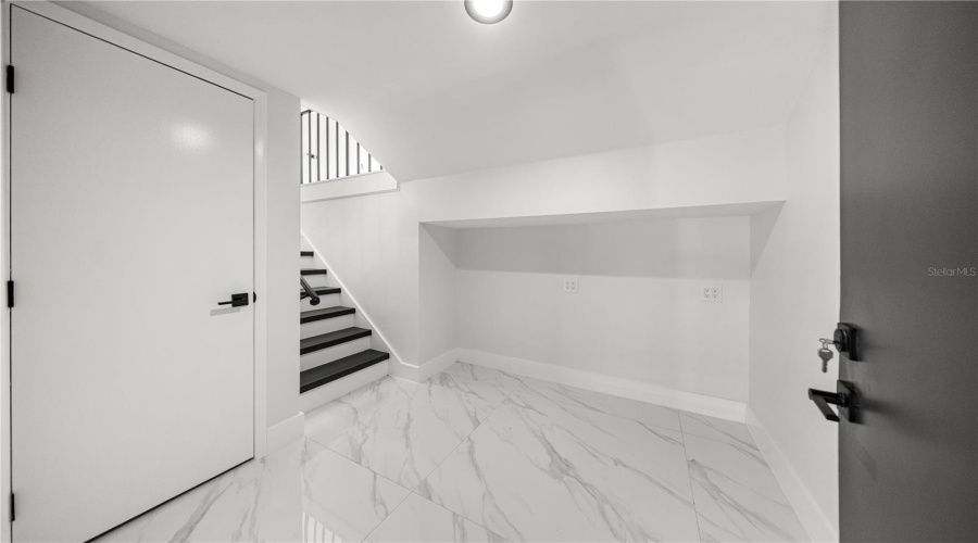 Tampa, Florida 33606, 2 Bedroom Bedrooms, ,2 Bathroombathrooms,Residential,For Sale,Davis,0,Mfrtb8538962