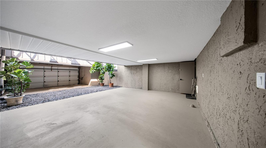 Tampa, Florida 33606, 2 Bedroom Bedrooms, ,2 Bathroombathrooms,Residential,For Sale,Davis,0,Mfrtb8538962