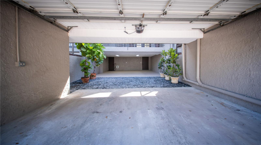Tampa, Florida 33606, 2 Bedroom Bedrooms, ,2 Bathroombathrooms,Residential,For Sale,Davis,0,Mfrtb8538962