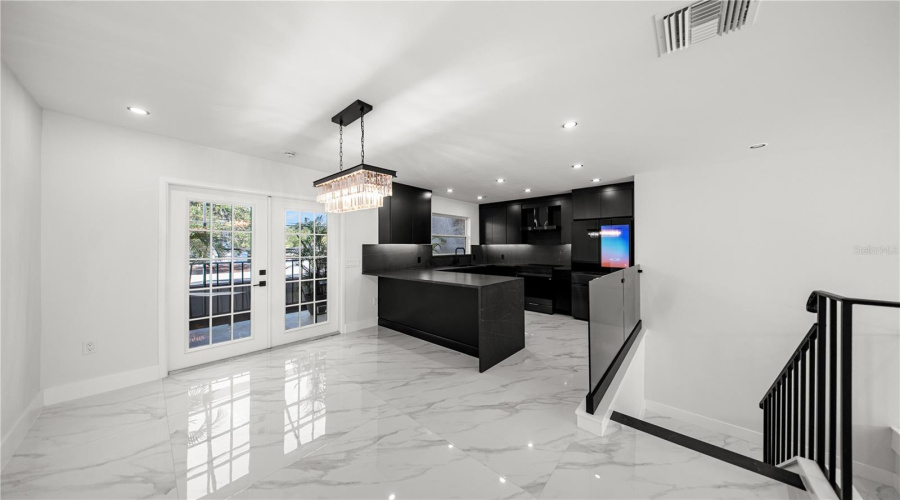 Tampa, Florida 33606, 2 Bedroom Bedrooms, ,2 Bathroombathrooms,Residential,For Sale,Davis,0,Mfrtb8538962