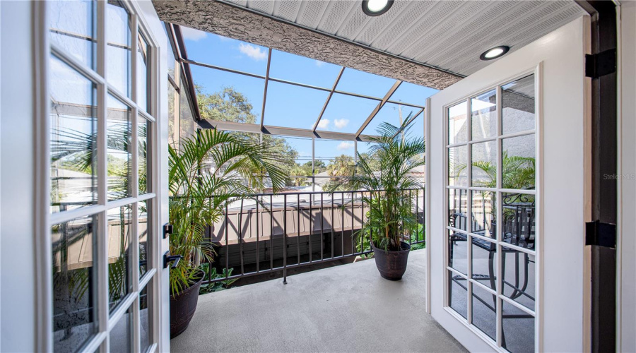 Tampa, Florida 33606, 2 Bedroom Bedrooms, ,2 Bathroombathrooms,Residential,For Sale,Davis,0,Mfrtb8538962