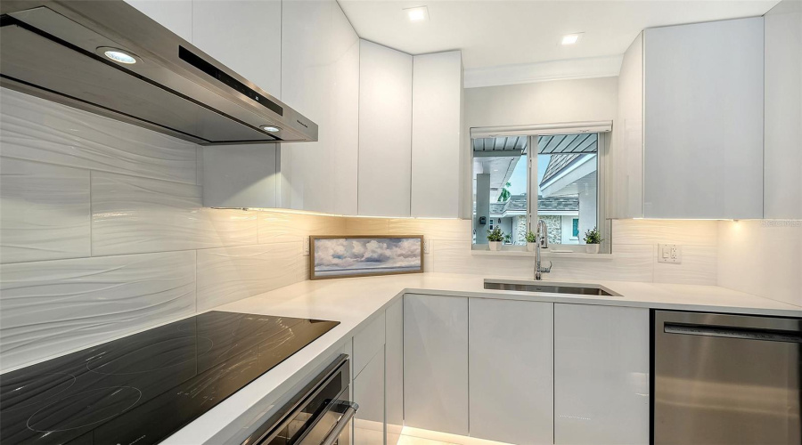 Sarasota, Florida 34236, 2 Bedroom Bedrooms, ,2 Bathroombathrooms,Residential,For Sale,Benjamin Franklin,0,Mfra4696174