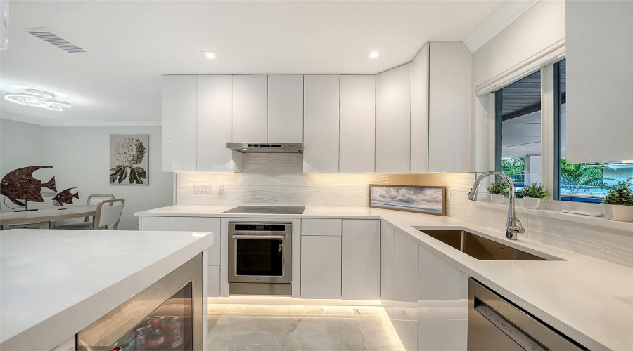 Sarasota, Florida 34236, 2 Bedroom Bedrooms, ,2 Bathroombathrooms,Residential,For Sale,Benjamin Franklin,0,Mfra4696174