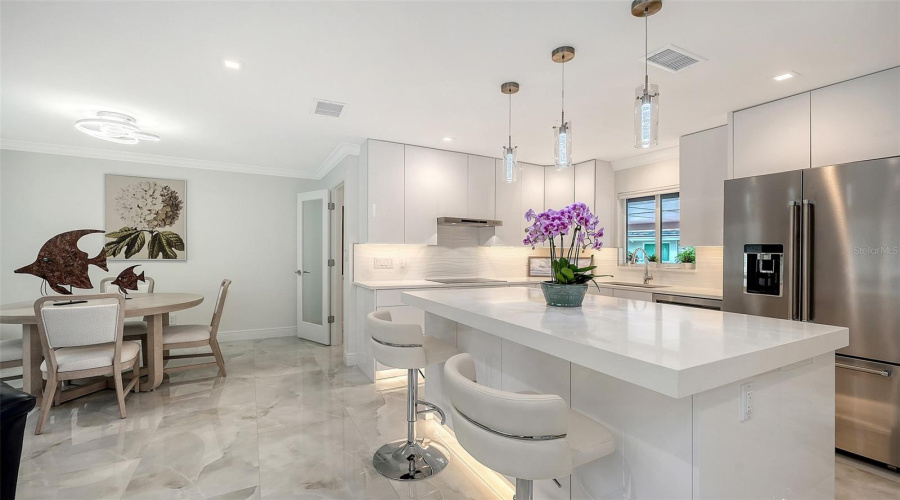 Sarasota, Florida 34236, 2 Bedroom Bedrooms, ,2 Bathroombathrooms,Residential,For Sale,Benjamin Franklin,0,Mfra4696174