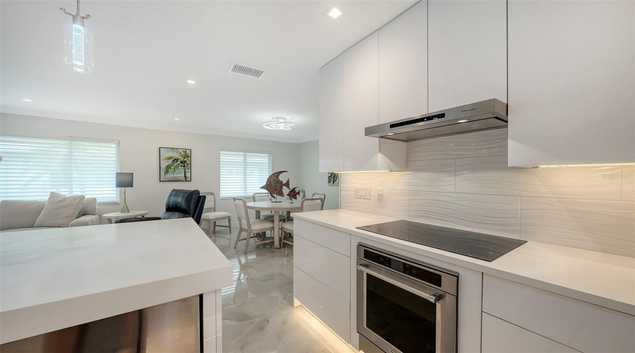 Sarasota, Florida 34236, 2 Bedroom Bedrooms, ,2 Bathroombathrooms,Residential,For Sale,Benjamin Franklin,0,Mfra4696174