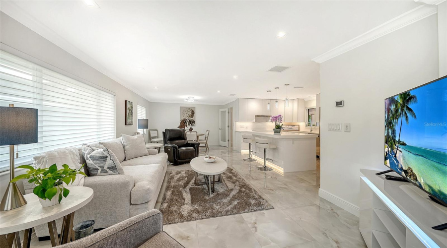 Sarasota, Florida 34236, 2 Bedroom Bedrooms, ,2 Bathroombathrooms,Residential,For Sale,Benjamin Franklin,0,Mfra4696174