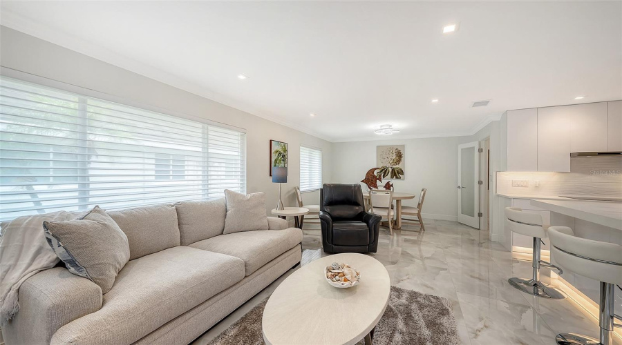 Sarasota, Florida 34236, 2 Bedroom Bedrooms, ,2 Bathroombathrooms,Residential,For Sale,Benjamin Franklin,0,Mfra4696174