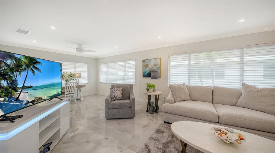 Sarasota, Florida 34236, 2 Bedroom Bedrooms, ,2 Bathroombathrooms,Residential,For Sale,Benjamin Franklin,0,Mfra4696174