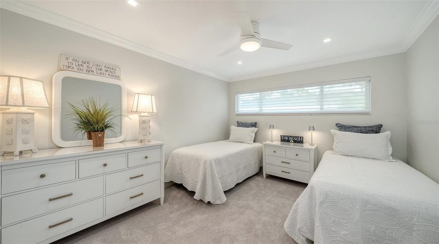 Sarasota, Florida 34236, 2 Bedroom Bedrooms, ,2 Bathroombathrooms,Residential,For Sale,Benjamin Franklin,0,Mfra4696174