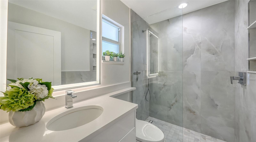 Sarasota, Florida 34236, 2 Bedroom Bedrooms, ,2 Bathroombathrooms,Residential,For Sale,Benjamin Franklin,0,Mfra4696174