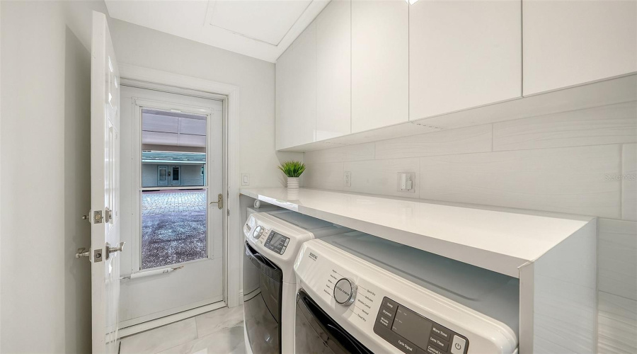 Sarasota, Florida 34236, 2 Bedroom Bedrooms, ,2 Bathroombathrooms,Residential,For Sale,Benjamin Franklin,0,Mfra4696174
