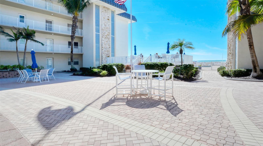 Sarasota, Florida 34236, 2 Bedroom Bedrooms, ,2 Bathroombathrooms,Residential,For Sale,Benjamin Franklin,0,Mfra4696174