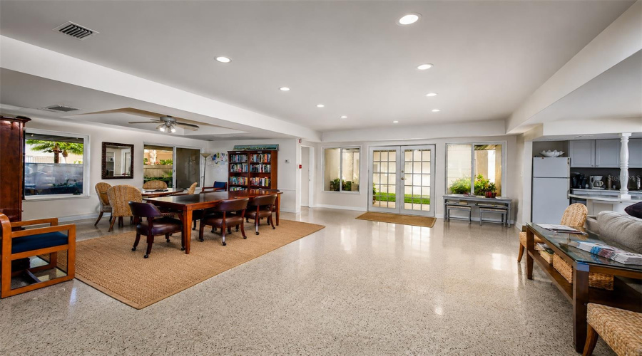 Sarasota, Florida 34236, 2 Bedroom Bedrooms, ,2 Bathroombathrooms,Residential,For Sale,Benjamin Franklin,0,Mfra4696174
