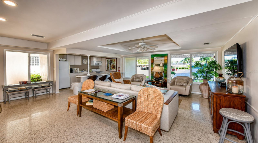 Sarasota, Florida 34236, 2 Bedroom Bedrooms, ,2 Bathroombathrooms,Residential,For Sale,Benjamin Franklin,0,Mfra4696174