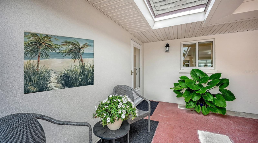 Sarasota, Florida 34236, 2 Bedroom Bedrooms, ,2 Bathroombathrooms,Residential,For Sale,Benjamin Franklin,0,Mfra4696174