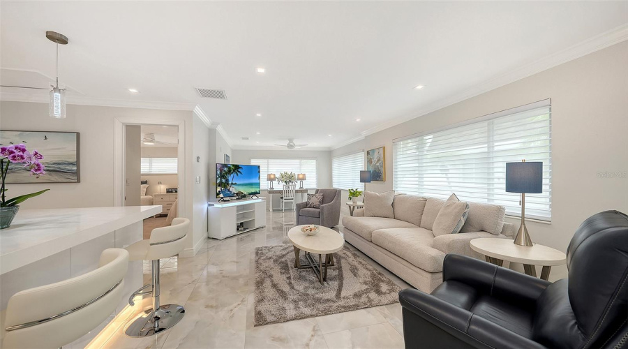 Sarasota, Florida 34236, 2 Bedroom Bedrooms, ,2 Bathroombathrooms,Residential,For Sale,Benjamin Franklin,0,Mfra4696174