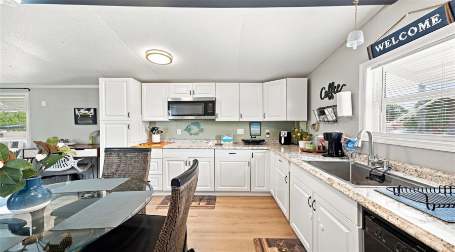 Dining/Kitchen