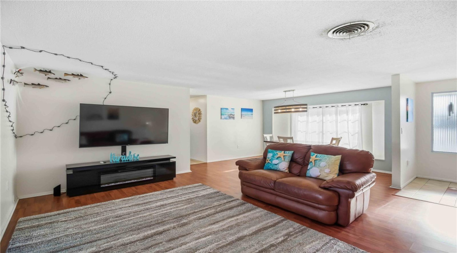 Bradenton, Florida 34210, 3 Bedroom Bedrooms, ,2 Bathroombathrooms,Residential,For Sale,99Th,0,Mfra4691291