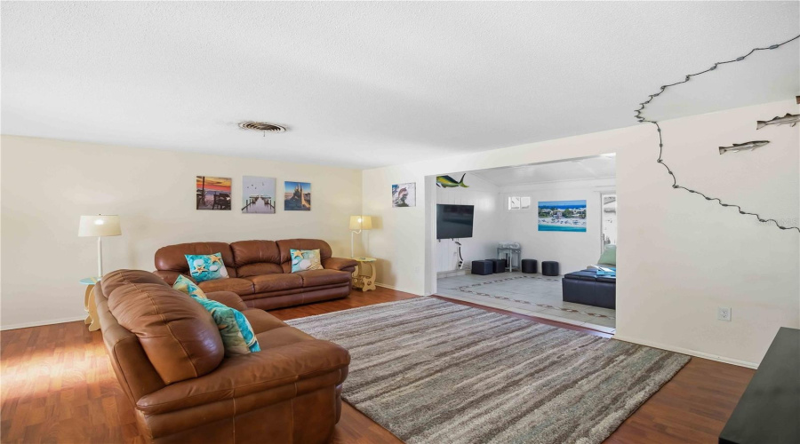 Bradenton, Florida 34210, 3 Bedroom Bedrooms, ,2 Bathroombathrooms,Residential,For Sale,99Th,0,Mfra4691291
