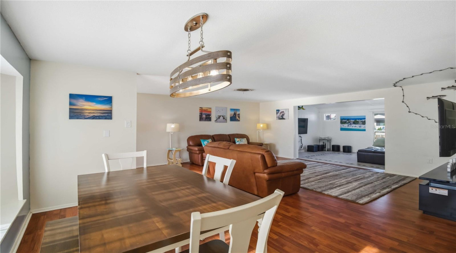 Bradenton, Florida 34210, 3 Bedroom Bedrooms, ,2 Bathroombathrooms,Residential,For Sale,99Th,0,Mfra4691291
