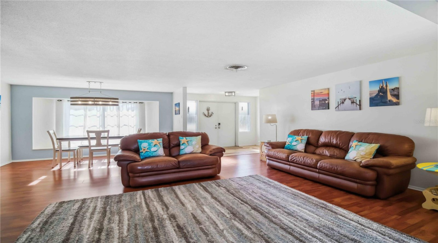 Bradenton, Florida 34210, 3 Bedroom Bedrooms, ,2 Bathroombathrooms,Residential,For Sale,99Th,0,Mfra4691291