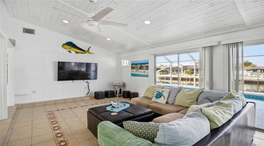 Bradenton, Florida 34210, 3 Bedroom Bedrooms, ,2 Bathroombathrooms,Residential,For Sale,99Th,0,Mfra4691291