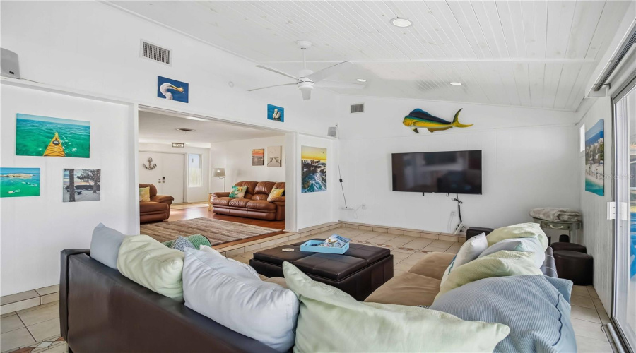 Bradenton, Florida 34210, 3 Bedroom Bedrooms, ,2 Bathroombathrooms,Residential,For Sale,99Th,0,Mfra4691291