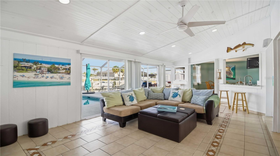 Bradenton, Florida 34210, 3 Bedroom Bedrooms, ,2 Bathroombathrooms,Residential,For Sale,99Th,0,Mfra4691291