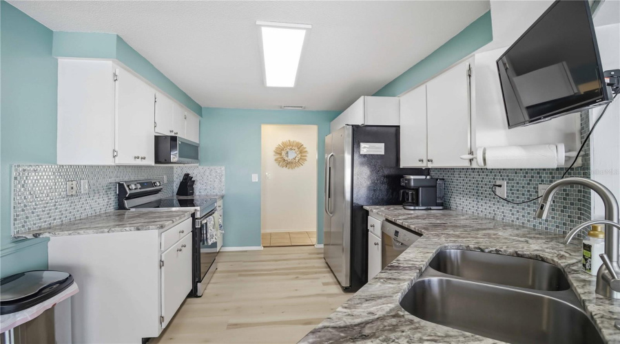 Bradenton, Florida 34210, 3 Bedroom Bedrooms, ,2 Bathroombathrooms,Residential,For Sale,99Th,0,Mfra4691291