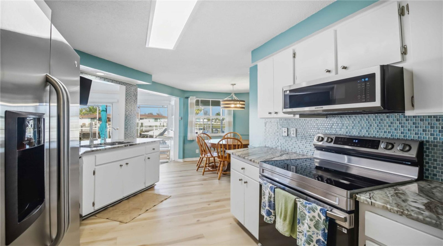 Bradenton, Florida 34210, 3 Bedroom Bedrooms, ,2 Bathroombathrooms,Residential,For Sale,99Th,0,Mfra4691291