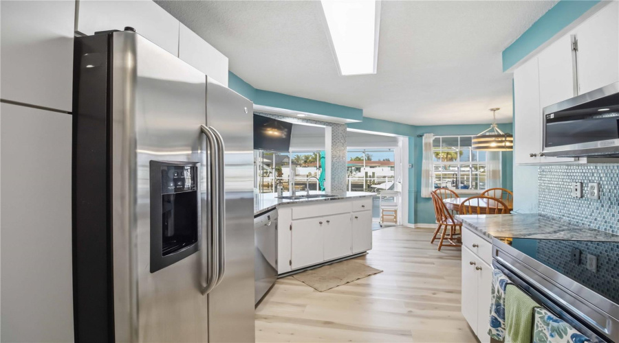 Bradenton, Florida 34210, 3 Bedroom Bedrooms, ,2 Bathroombathrooms,Residential,For Sale,99Th,0,Mfra4691291