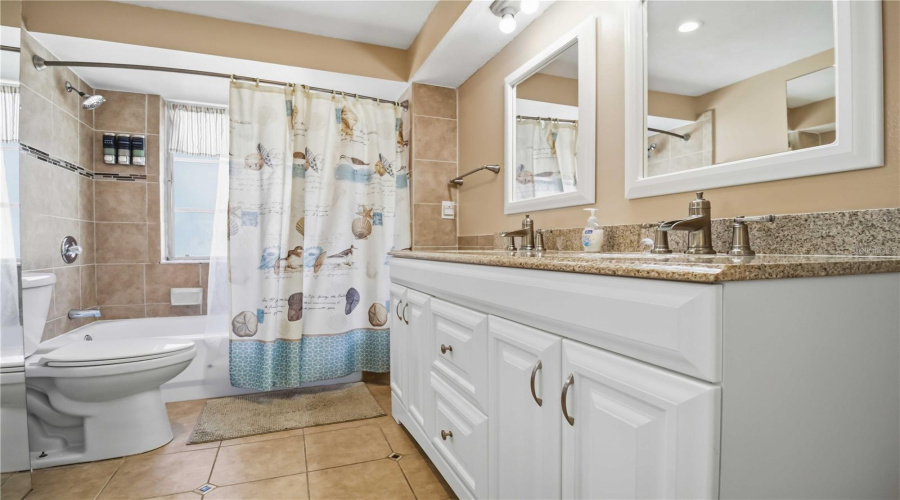 Bradenton, Florida 34210, 3 Bedroom Bedrooms, ,2 Bathroombathrooms,Residential,For Sale,99Th,0,Mfra4691291