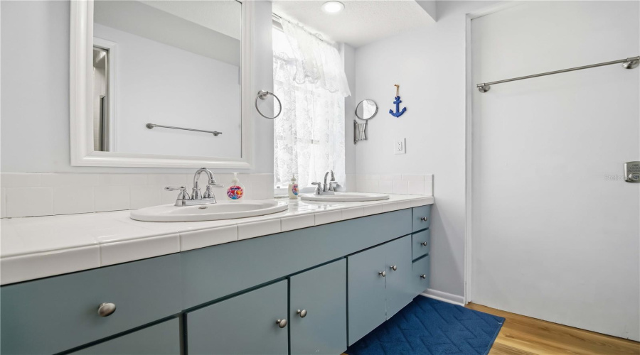 Bradenton, Florida 34210, 3 Bedroom Bedrooms, ,2 Bathroombathrooms,Residential,For Sale,99Th,0,Mfra4691291