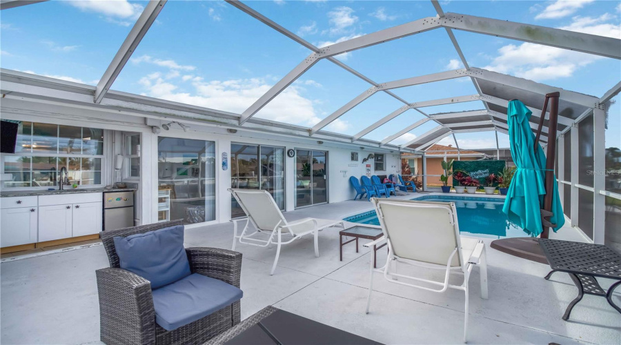 Bradenton, Florida 34210, 3 Bedroom Bedrooms, ,2 Bathroombathrooms,Residential,For Sale,99Th,0,Mfra4691291