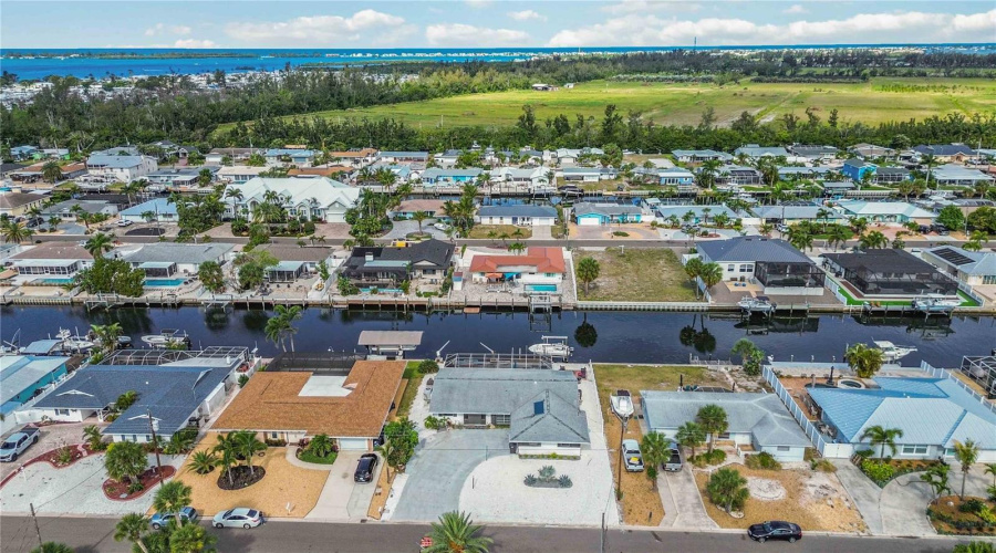 Bradenton, Florida 34210, 3 Bedroom Bedrooms, ,2 Bathroombathrooms,Residential,For Sale,99Th,0,Mfra4691291