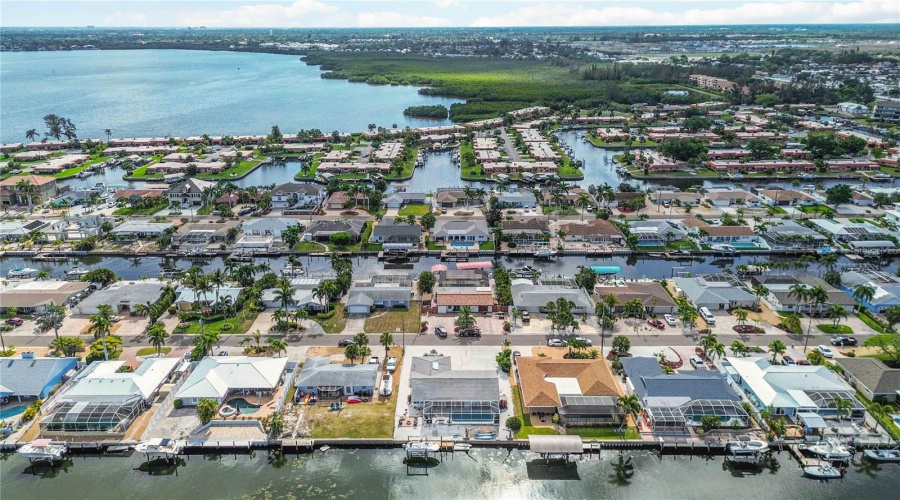 Bradenton, Florida 34210, 3 Bedroom Bedrooms, ,2 Bathroombathrooms,Residential,For Sale,99Th,0,Mfra4691291