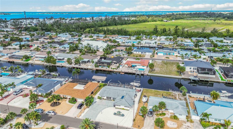 Bradenton, Florida 34210, 3 Bedroom Bedrooms, ,2 Bathroombathrooms,Residential,For Sale,99Th,0,Mfra4691291
