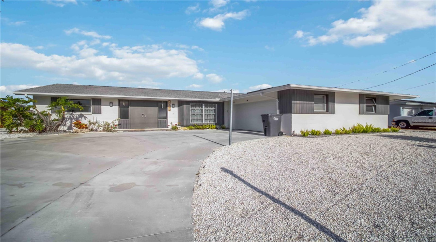 Bradenton, Florida 34210, 3 Bedroom Bedrooms, ,2 Bathroombathrooms,Residential,For Sale,99Th,0,Mfra4691291