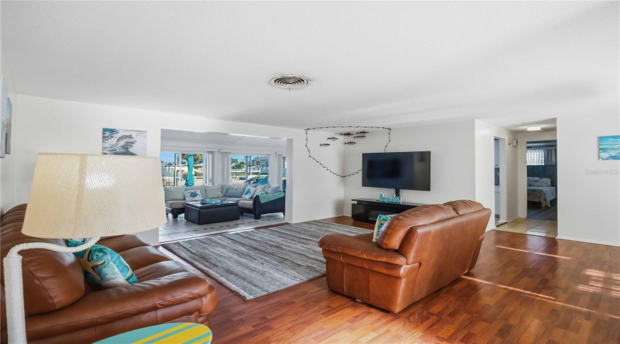 Bradenton, Florida 34210, 3 Bedroom Bedrooms, ,2 Bathroombathrooms,Residential,For Sale,99Th,0,Mfra4691291