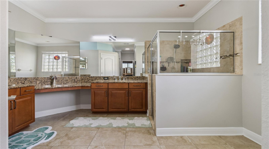 Lakeland, Florida 33810, 4 Bedroom Bedrooms, ,3 Bathroombathrooms,Residential,For Sale,Sunset Lake,0,Mfrs5153494