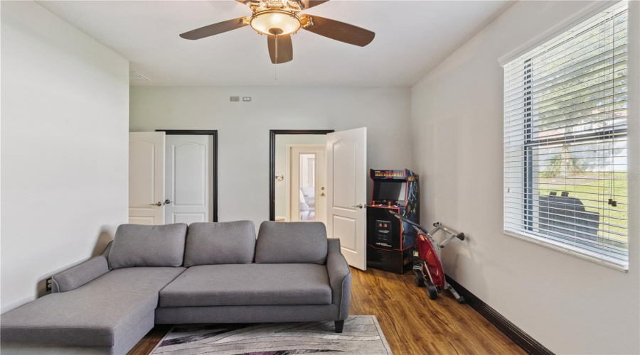 Lakeland, Florida 33810, 4 Bedroom Bedrooms, ,3 Bathroombathrooms,Residential,For Sale,Sunset Lake,0,Mfrs5153494