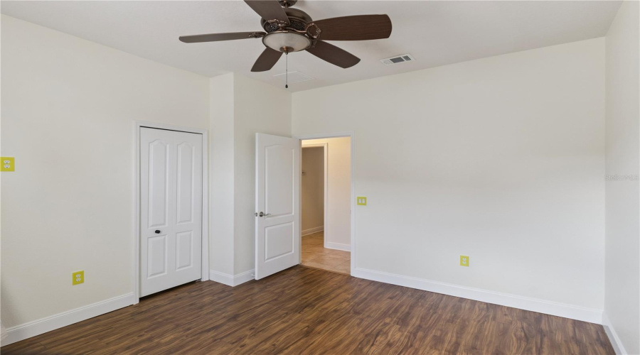 Lakeland, Florida 33810, 4 Bedroom Bedrooms, ,3 Bathroombathrooms,Residential,For Sale,Sunset Lake,0,Mfrs5153494