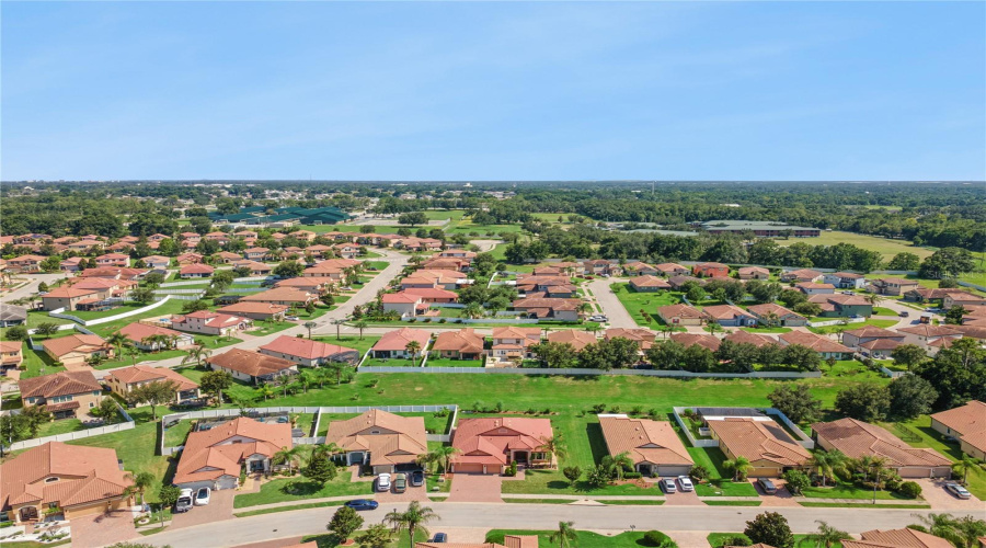 Lakeland, Florida 33810, 4 Bedroom Bedrooms, ,3 Bathroombathrooms,Residential,For Sale,Sunset Lake,0,Mfrs5153494